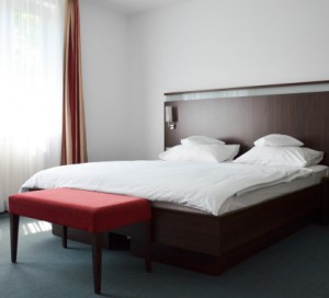 Roemerwall Hotel Mainz Zimmer mit Bett